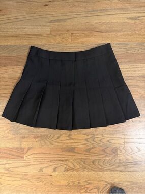 Classic Black Pleated Mini Skirt - Clean Waistband Style